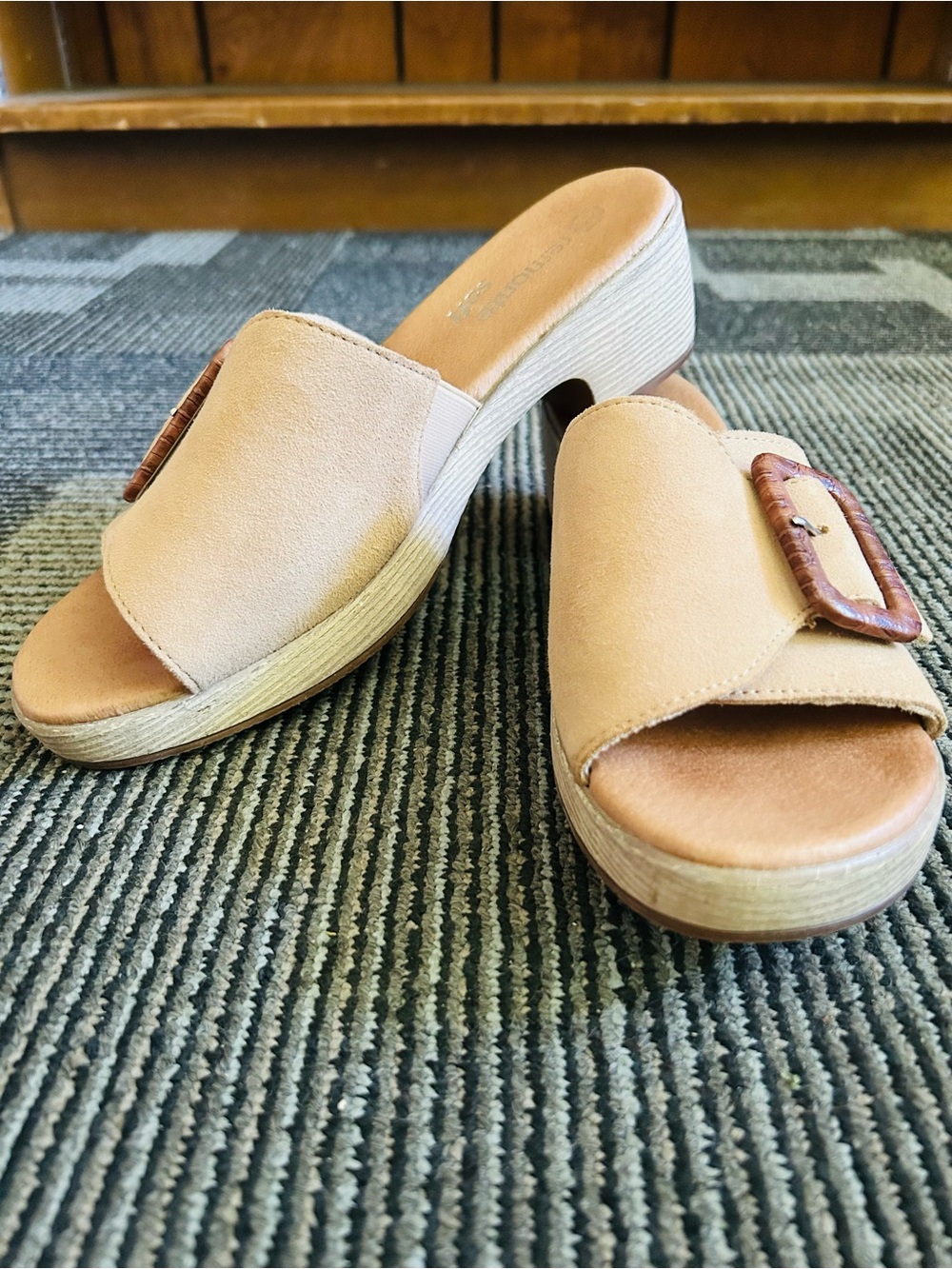 Remonte Soft Beige Suede DON56 Jerilyn Faux Buckle Mules Sandals size 39 8